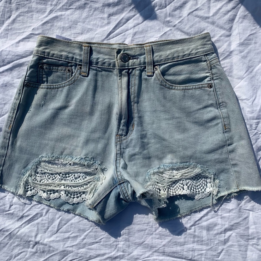 American Eagle high waisted mom short